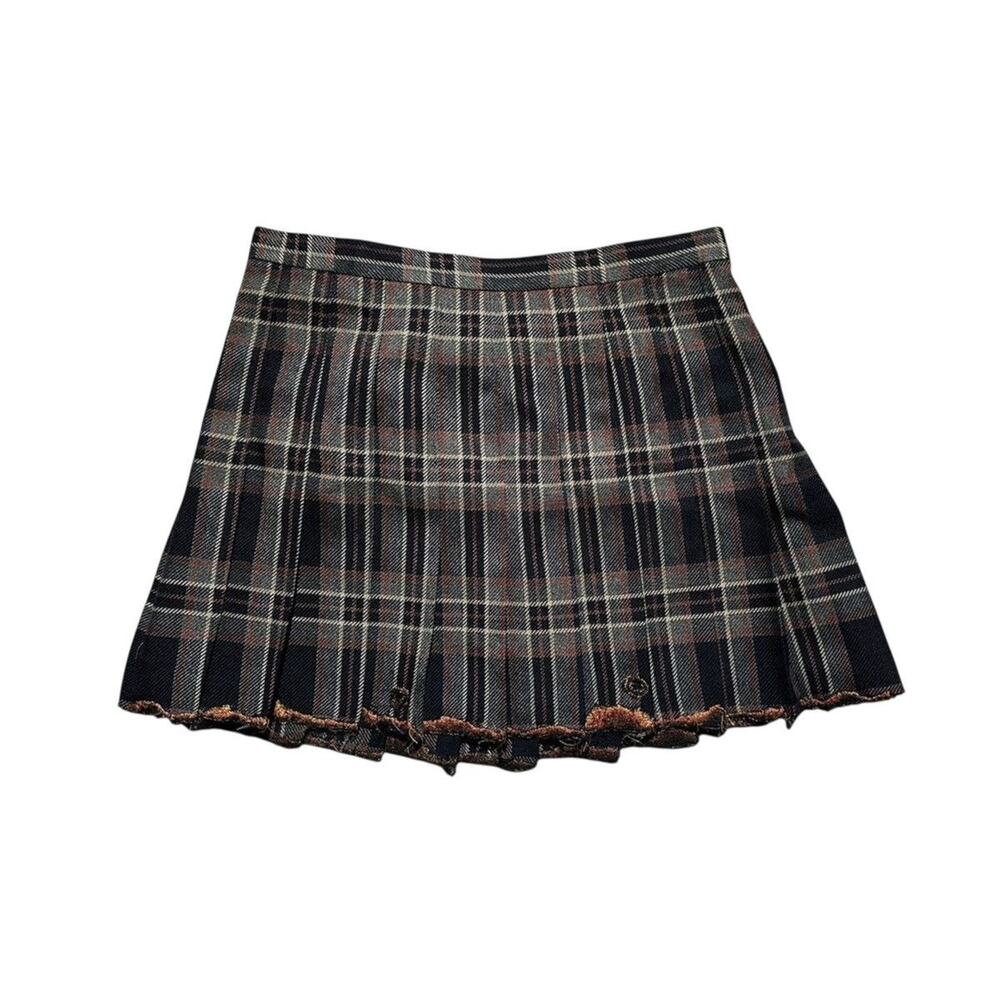 Burning embroidered pleated mini skirt